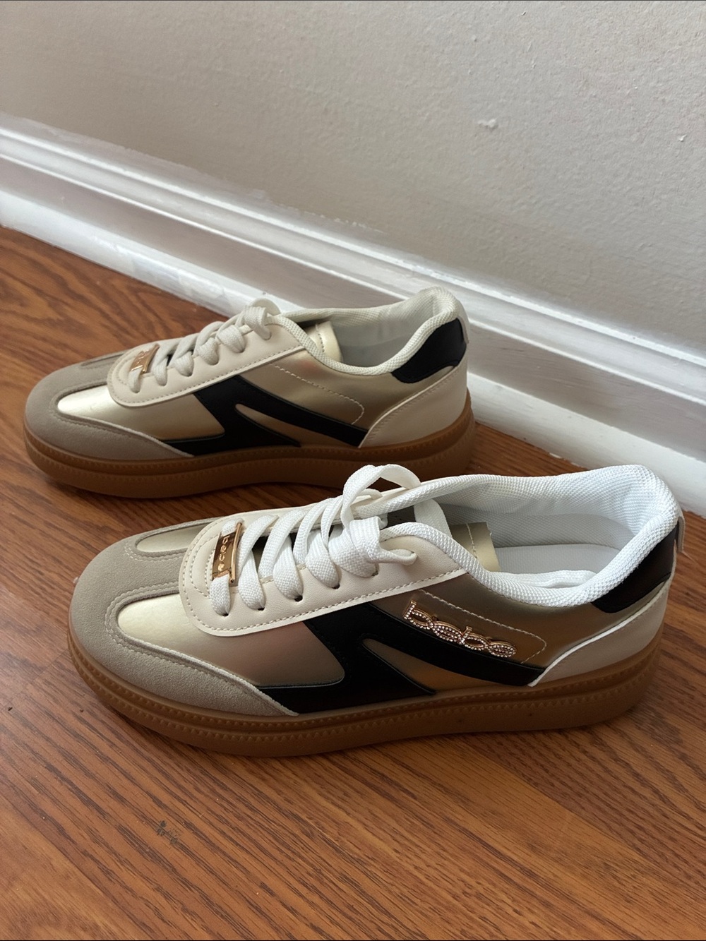 bebe Beige, Black & Gum Low-Top Sneakers